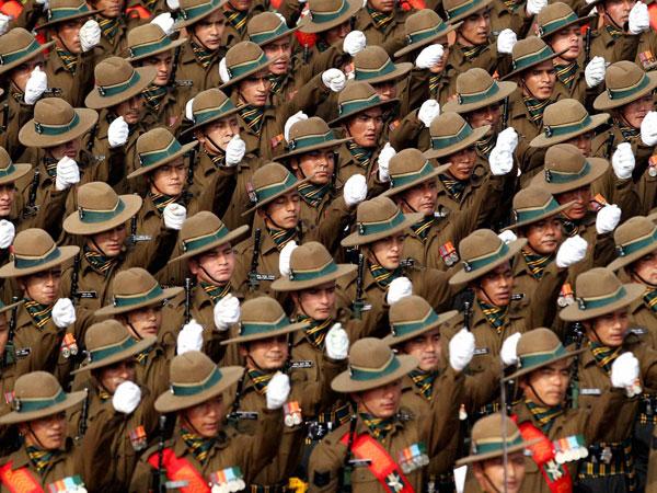 फुल ड्रेस रिहर्शल करते जवान