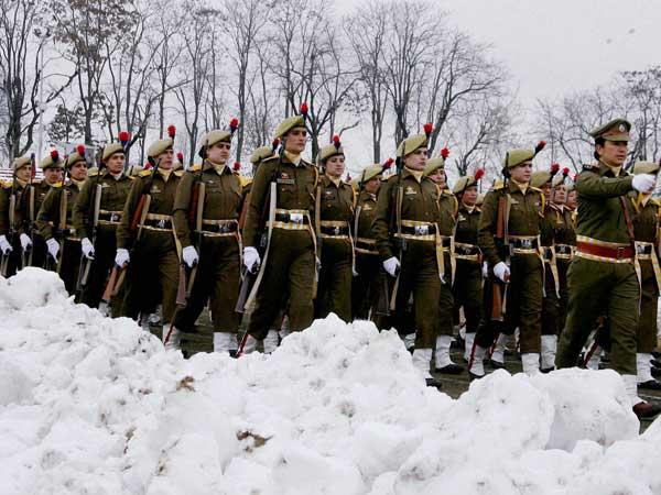 रिहर्शल के दौरान सीआरपीएफ के जवान