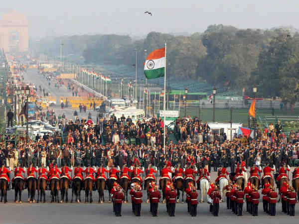 सेना के बैंड ने बजायी धुन 