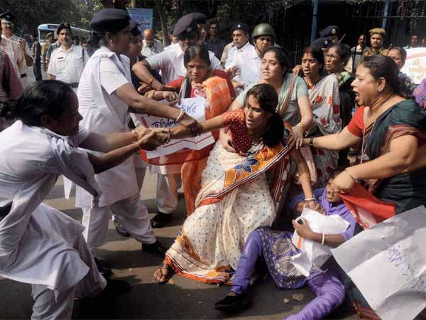 वो ठीक, बाकी सब गलत