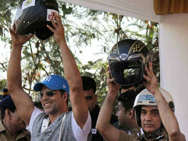 अक्षय कुमार संग सत्यपाल 