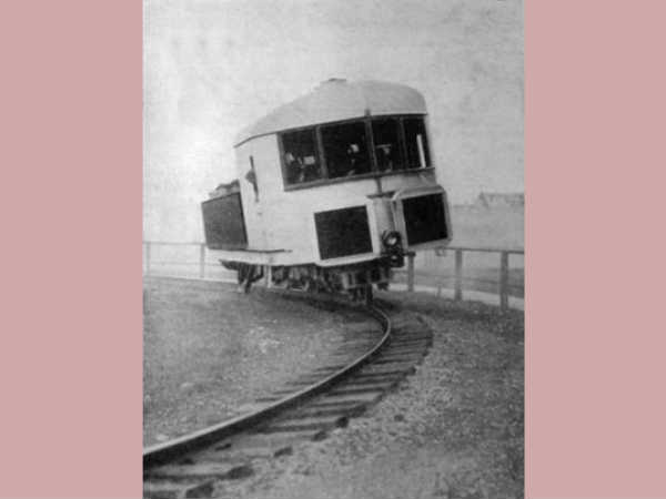 1907 में गायरोमोनोरेल का परीक्षण किया गया। 
