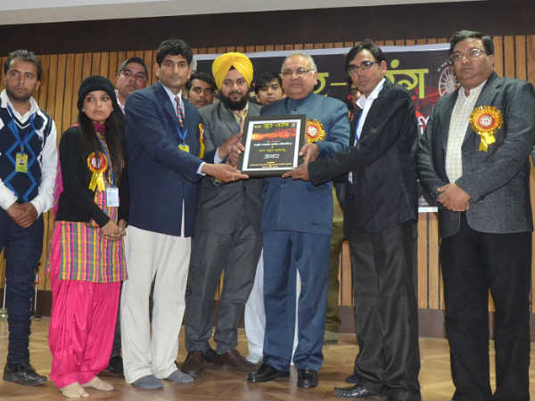 अवार्ड दिया गया