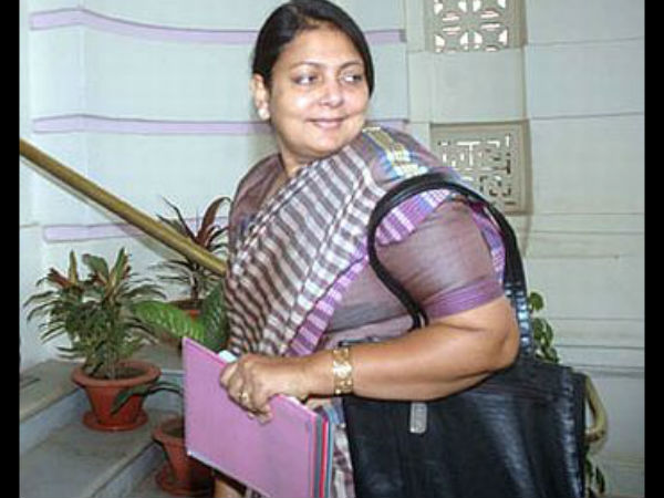 Former Bihar minister Parveen Amanullah joins AAP Former Bihar minister Parveen Amanullah joins AAP