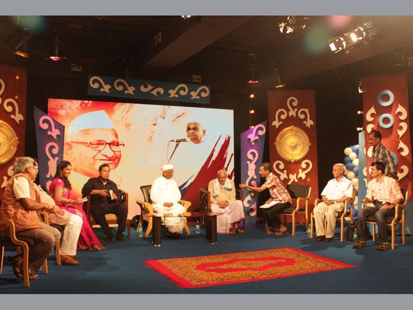 एक कार्यक्रम में आये अन्‍ना 