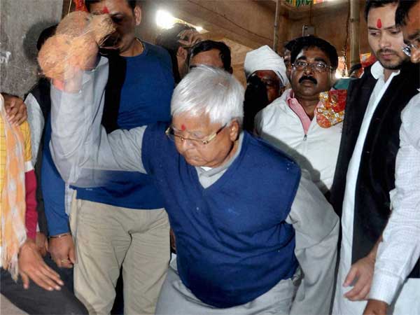 जिम्मेवारी से भाग रहे केजरीवाल : लालू