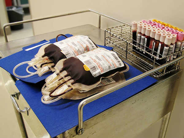 खून हुआ सस्ता