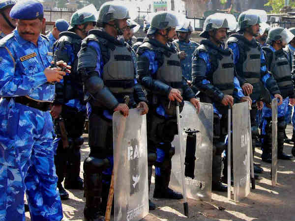 सांप्रदायिक हिंसा बहुत कम