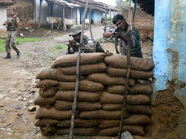 नक्सलियों पर नियंत्रण