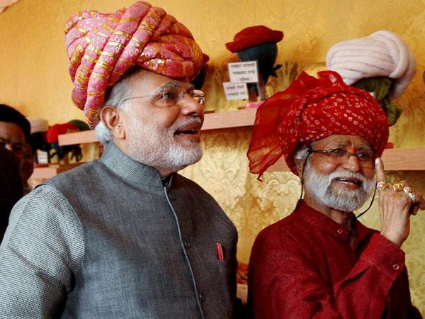 गोचरों की स्थिति तो मोदी के हित में