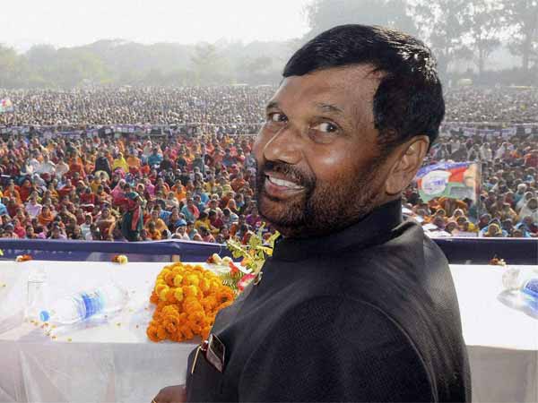 दलित परिवार से हैं