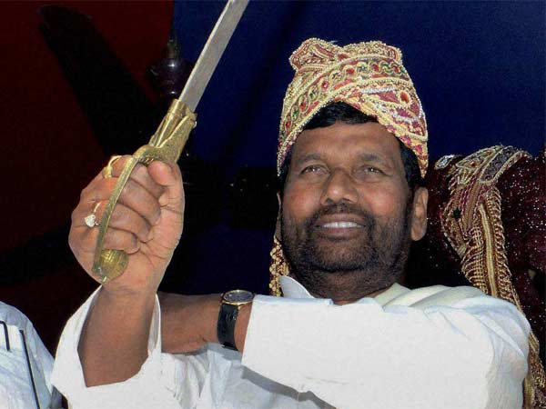 बड़ा राजनीतिक झटका