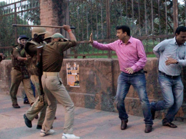 खोड-खोज कर पीटती रही पुलिस 