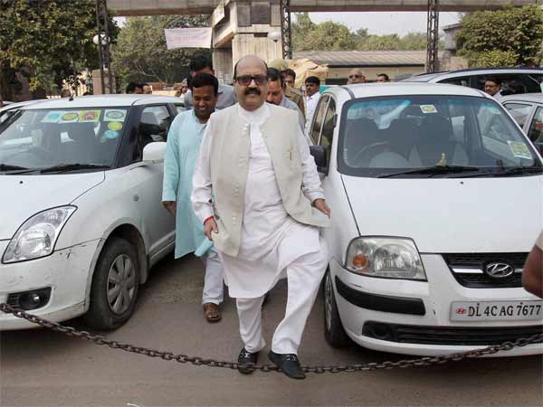 सपा से निकाले गये और जेल गये