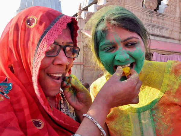 वृंदावन में भी होली वृंदावन में भी होली