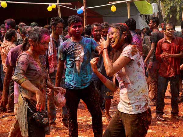 गुवाहाटी में होली गुवाहाटी में होली