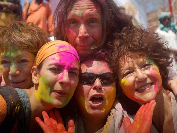 वाराणसी में पर्यटकों की होली वाराणसी में पर्यटकों की होली