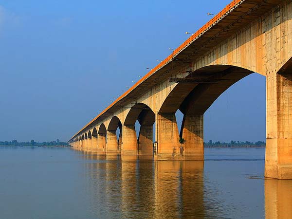 गरीबी दूर हुई गरीबी दूर हुई