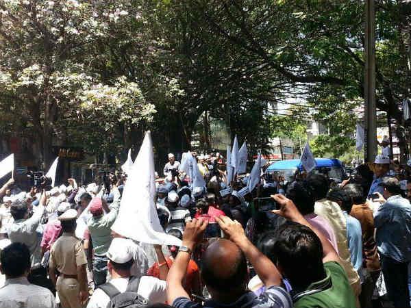  टिकट को लेकर धरना