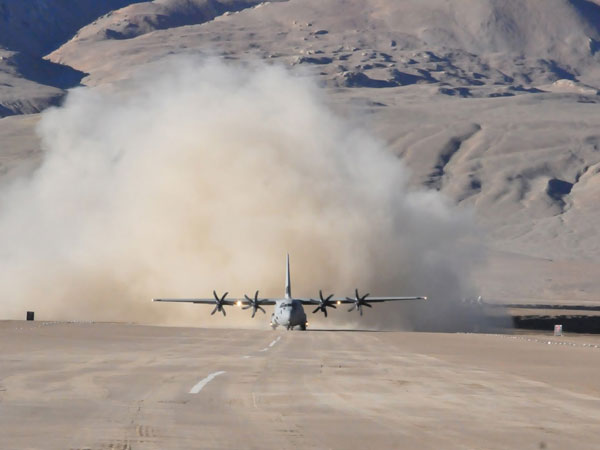 Hercules C-130J में ग्लास कॉकपिट Hercules C-130J में ग्लास कॉकपिट