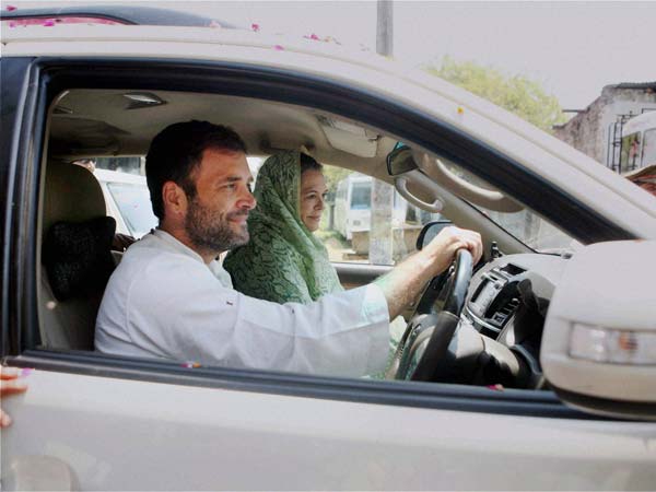 तुझे सब है पता मेरी मां 