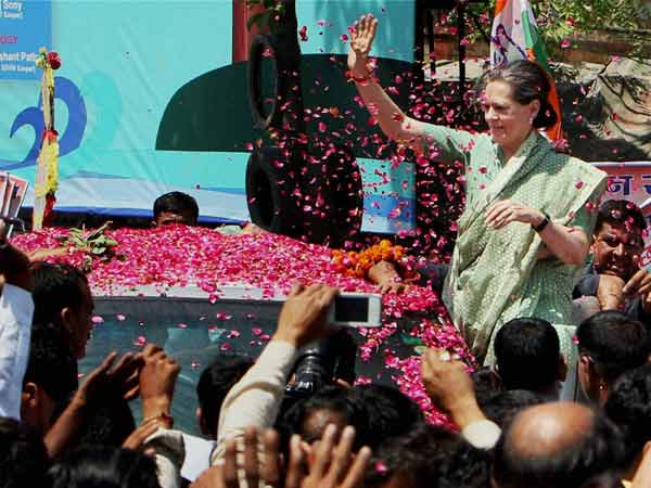 उमड़ा लोगों का हुजूम 