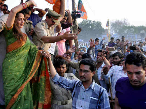 राजनीति में फैशन का फिल्मी अंदाज राजनीति में फैशन का फिल्मी अंदाज