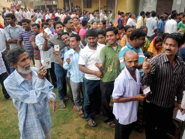  सुबह से मतदान केंद्र पर रही भीड़