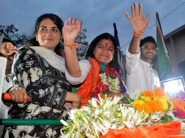  पूनम के लिए किया प्रचार 