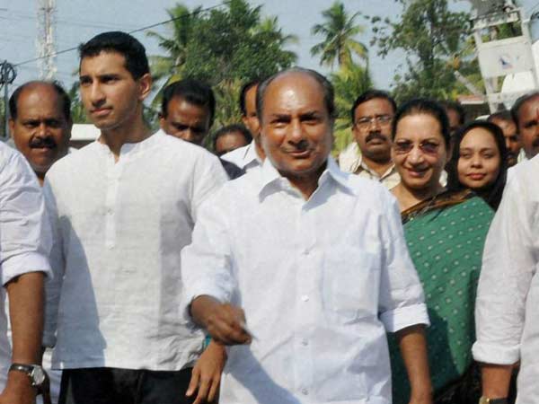 रक्षा मंत्री पहुंचे अपने गृहनगर 