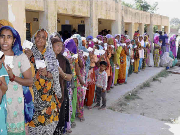 महिलाएं सबसे आगे 