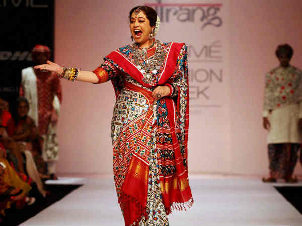 आभूषणों की भरमार 