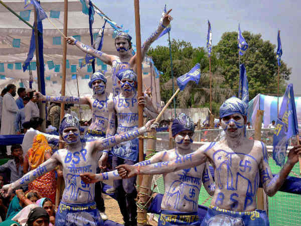 मायावती की लोकप्रियता सांतवें आसमान पर मायावती की लोकप्रियता सांतवें आसमान पर