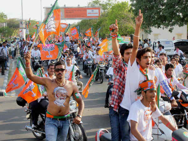 नरेंद्र मोदी के निराले समर्थक नरेंद्र मोदी के निराले समर्थक