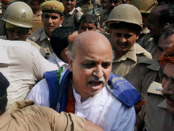 मुसलमानों पर साधा निशाना 