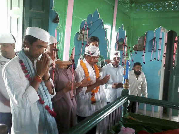 मुस्लिम इलाकों में किया रोड शो 