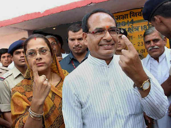 मुख्‍यमंत्री ने परिवार के साथ डाला वोट 