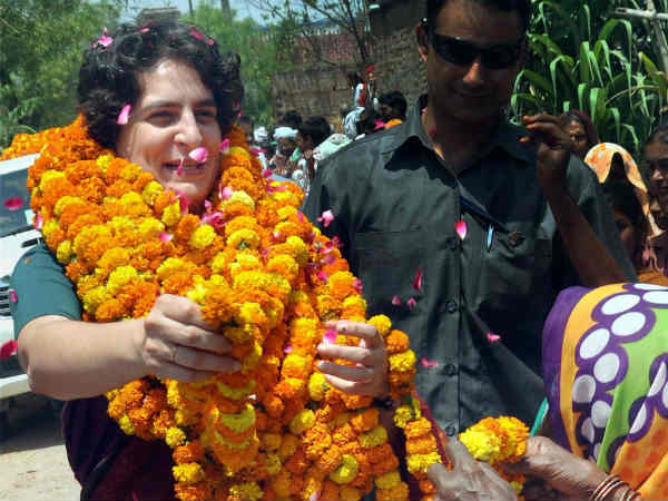 जनता के बीच दूरी कम करना 