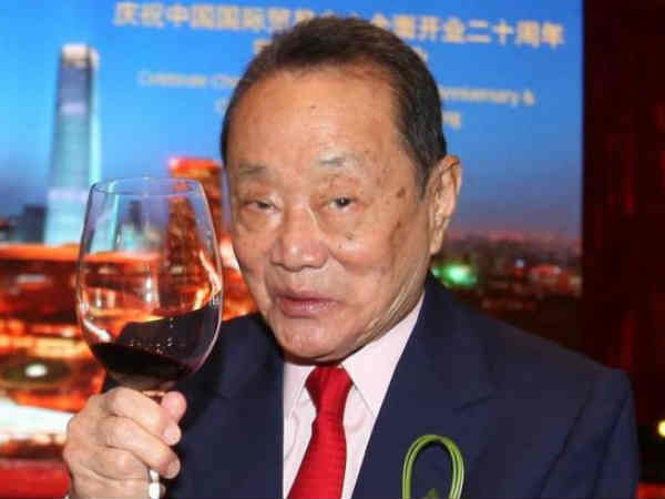 90 साल के रॉबर्ट के पास 15 बिलियन डॉलर 90 साल के रॉबर्ट के पास 15 बिलियन डॉलर