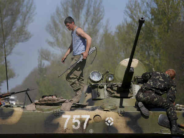 फरवरी में शुरू हुआ खून-खराबा 