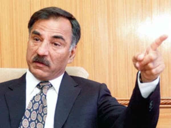 प्रदीप शर्मा से भी भिड़ंत प्रदीप शर्मा से भी भिड़ंत