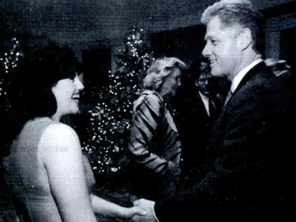 22 वर्ष की लेंविंस्‍की और 49 वर्ष के क्लिंटन 