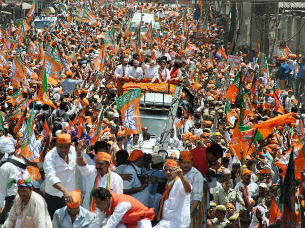 नरेंद्र मोदी से हुई थी शुरुआत नरेंद्र मोदी से हुई थी शुरुआत