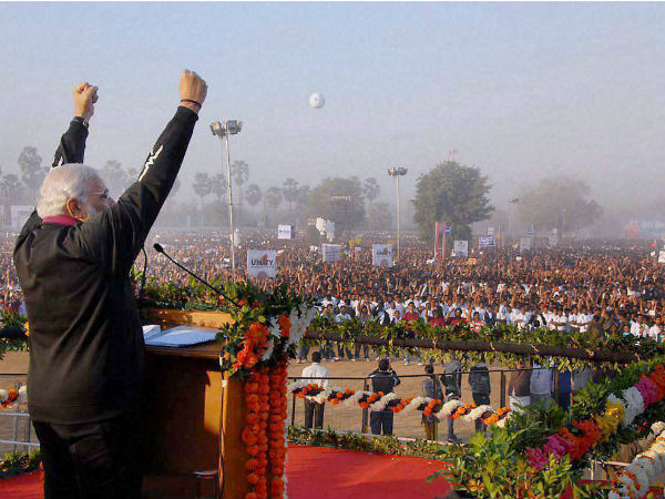 बेबुनियाद आरोपों को दरकिनार कर आगे बढ़ते रहे मोदी