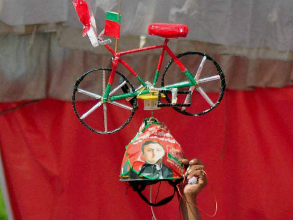 अपने समय के गुंडों को बनाया मंत्री 