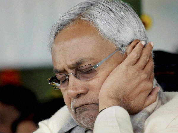 नीतीश नींद में लेकिन सपा टूटा 