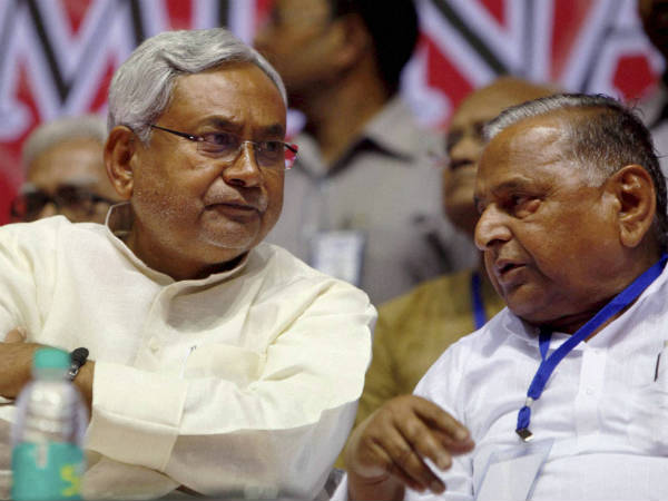 नीतीश और मुलायम की खुली पोल 