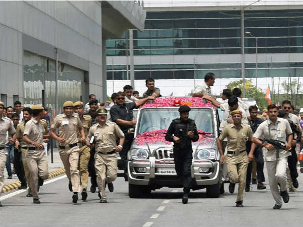 दिल्‍ली एयरपोर्ट पर नमो के सुरक्षाकर्मी 