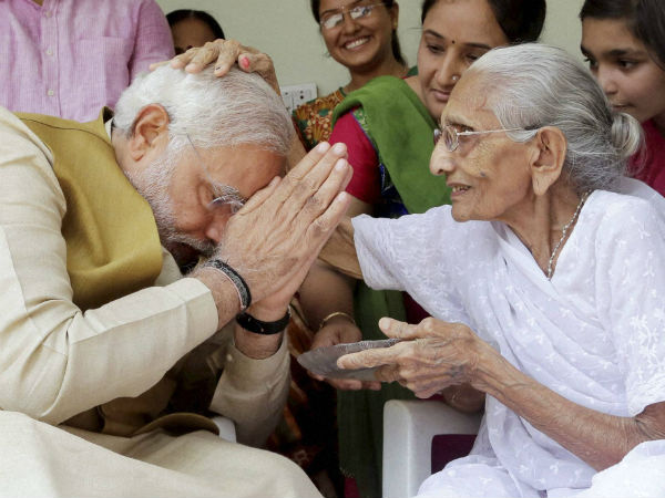 देश के पहले पीएम हैं मोदी जिनकी मां जिंदा हैं
