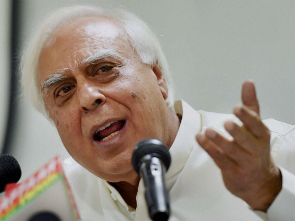 कपिल सिब्बल पर शामत